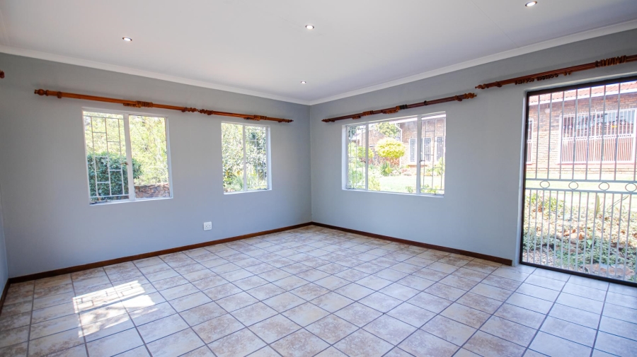 To Let 5 Bedroom Property for Rent in Garsfontein Gauteng