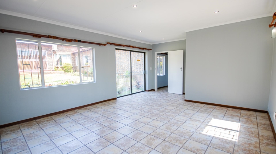 To Let 5 Bedroom Property for Rent in Garsfontein Gauteng
