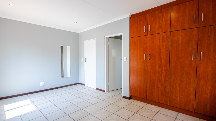 To Let 5 Bedroom Property for Rent in Garsfontein Gauteng