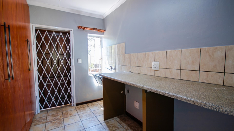 To Let 5 Bedroom Property for Rent in Garsfontein Gauteng