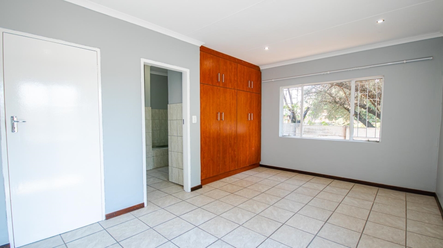 To Let 5 Bedroom Property for Rent in Garsfontein Gauteng