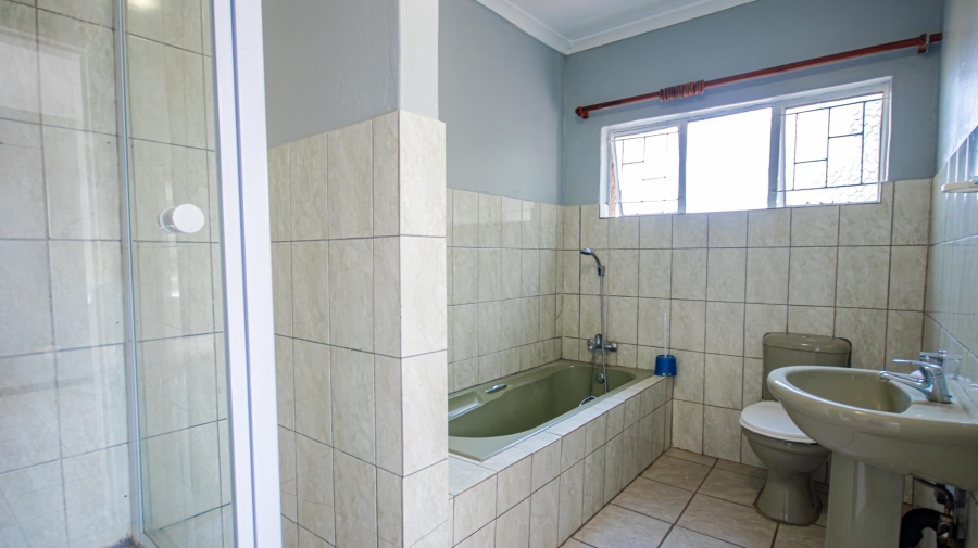 To Let 5 Bedroom Property for Rent in Garsfontein Gauteng