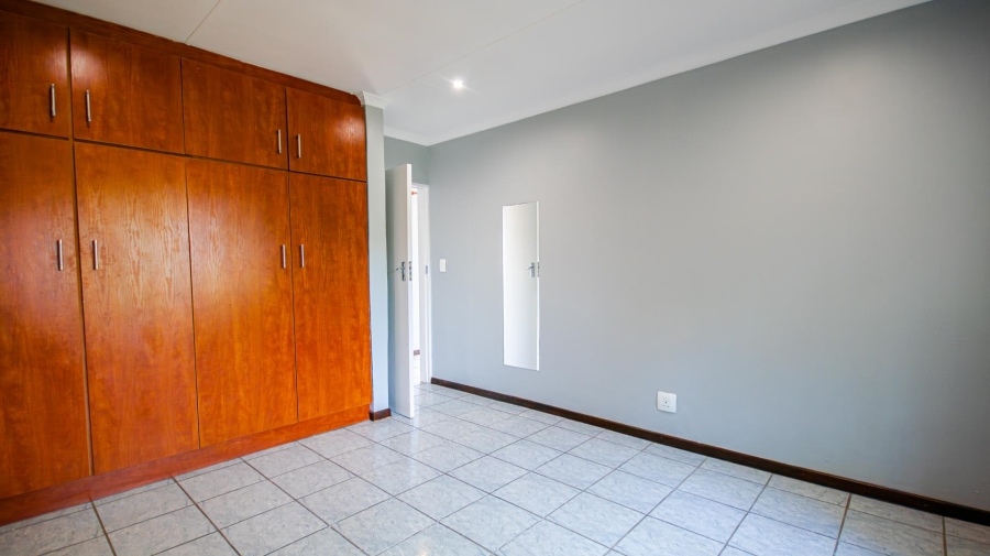 To Let 5 Bedroom Property for Rent in Garsfontein Gauteng
