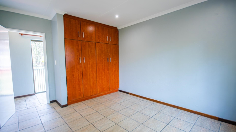 To Let 5 Bedroom Property for Rent in Garsfontein Gauteng
