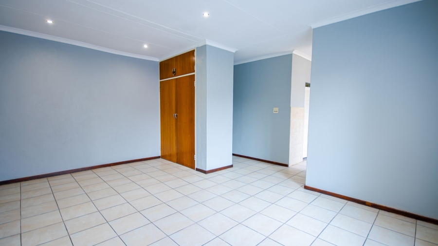 To Let 5 Bedroom Property for Rent in Garsfontein Gauteng