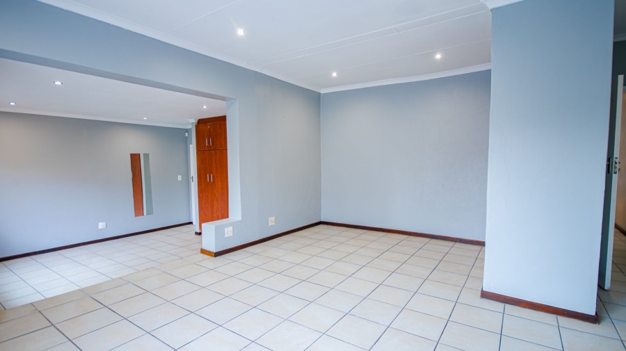 To Let 5 Bedroom Property for Rent in Garsfontein Gauteng