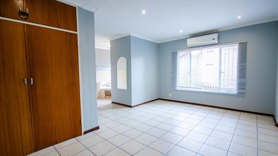 To Let 5 Bedroom Property for Rent in Garsfontein Gauteng