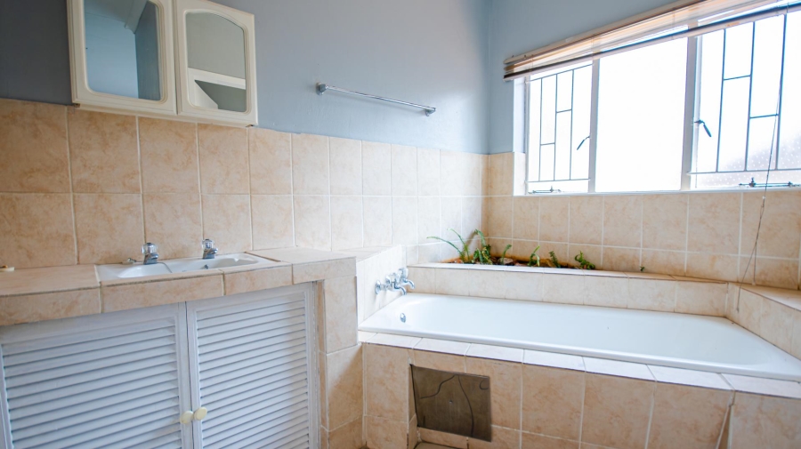 To Let 5 Bedroom Property for Rent in Garsfontein Gauteng