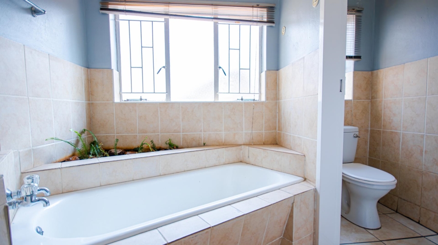To Let 5 Bedroom Property for Rent in Garsfontein Gauteng