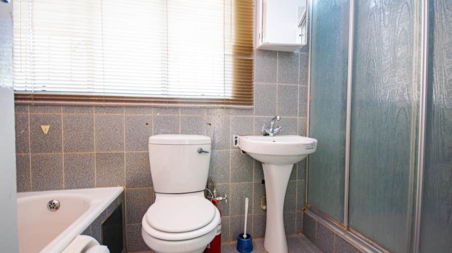 To Let 5 Bedroom Property for Rent in Garsfontein Gauteng
