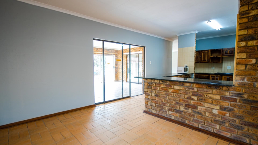 To Let 5 Bedroom Property for Rent in Garsfontein Gauteng
