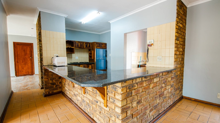 To Let 5 Bedroom Property for Rent in Garsfontein Gauteng