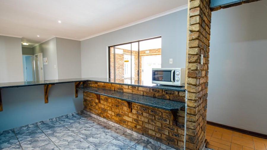 To Let 5 Bedroom Property for Rent in Garsfontein Gauteng