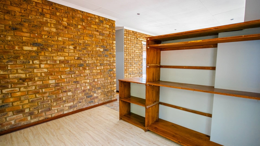 To Let 5 Bedroom Property for Rent in Garsfontein Gauteng