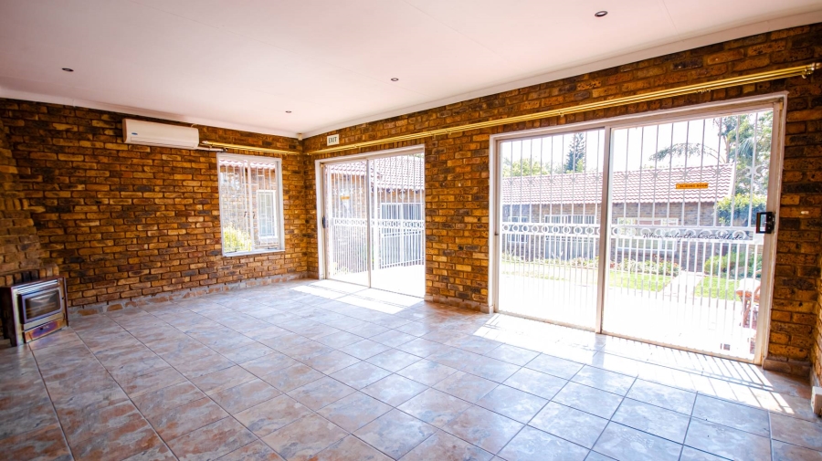 To Let 5 Bedroom Property for Rent in Garsfontein Gauteng