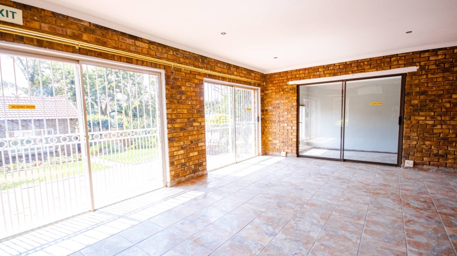 To Let 5 Bedroom Property for Rent in Garsfontein Gauteng