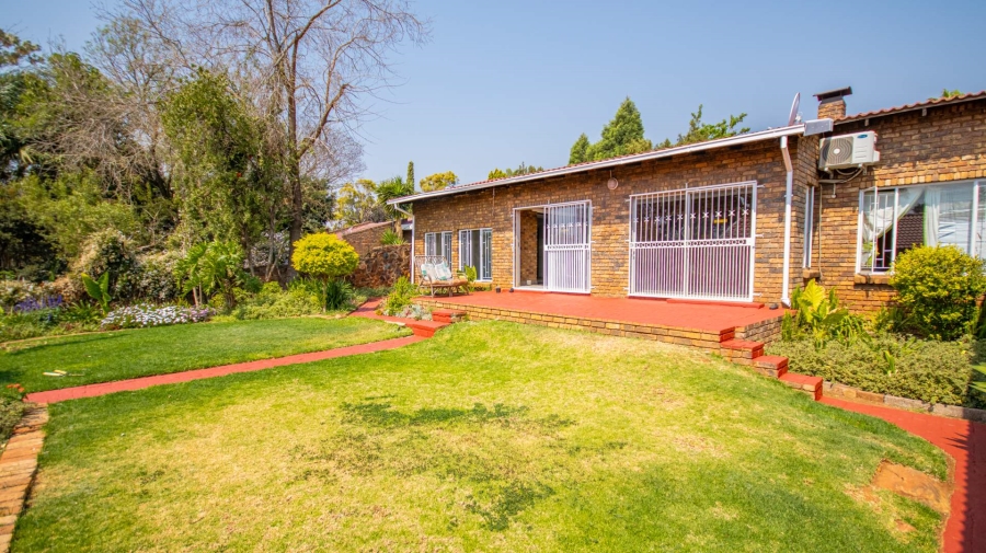 To Let 5 Bedroom Property for Rent in Garsfontein Gauteng