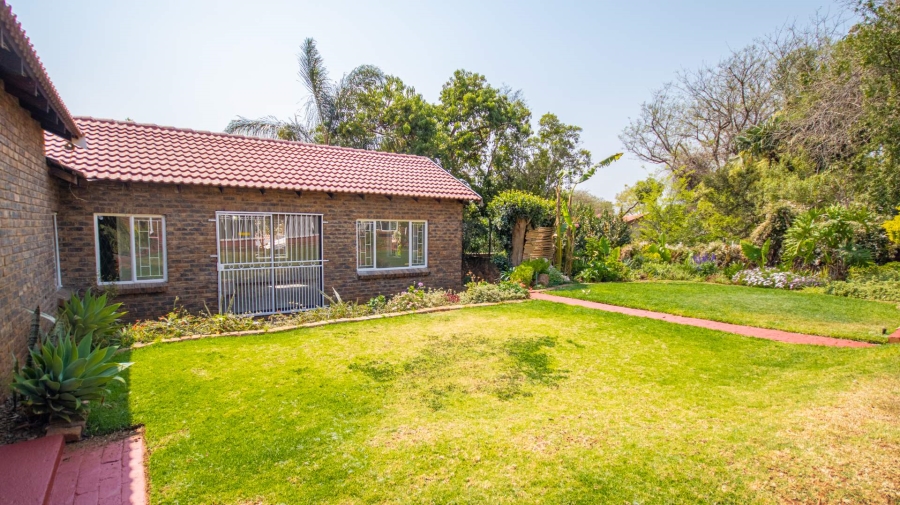 To Let 5 Bedroom Property for Rent in Garsfontein Gauteng