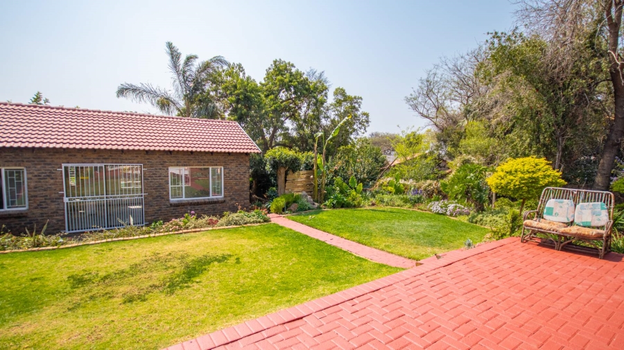 To Let 5 Bedroom Property for Rent in Garsfontein Gauteng