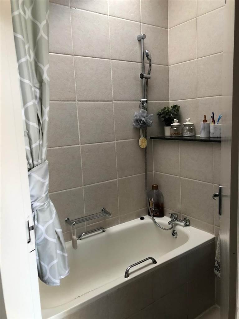 To Let 2 Bedroom Property for Rent in Illovo Gauteng