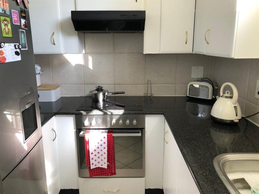 To Let 2 Bedroom Property for Rent in Illovo Gauteng