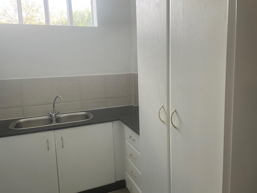 To Let 2 Bedroom Property for Rent in Illovo Gauteng