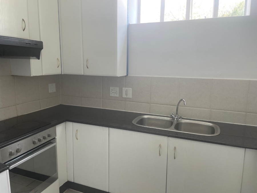 To Let 2 Bedroom Property for Rent in Illovo Gauteng