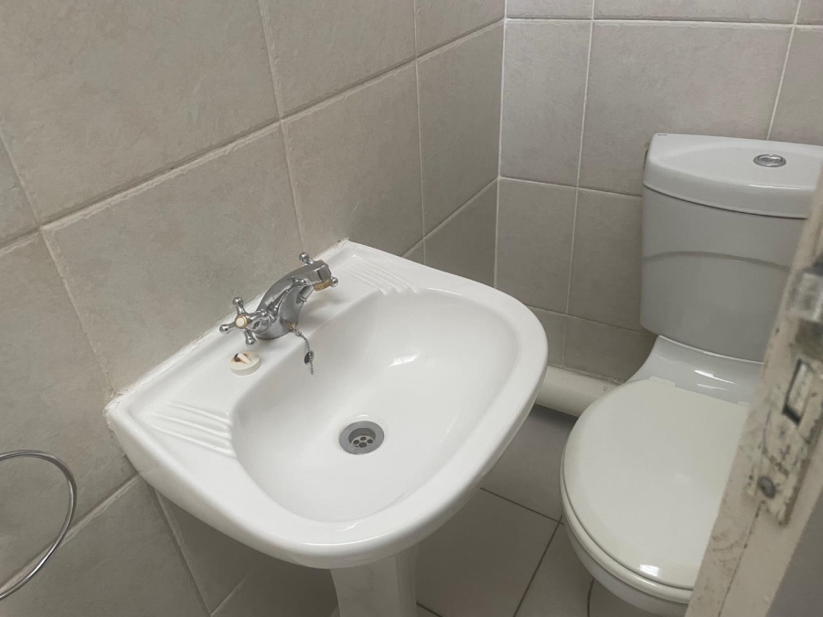 To Let 2 Bedroom Property for Rent in Illovo Gauteng