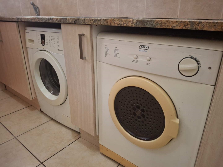 To Let 1 Bedroom Property for Rent in Sandown Gauteng