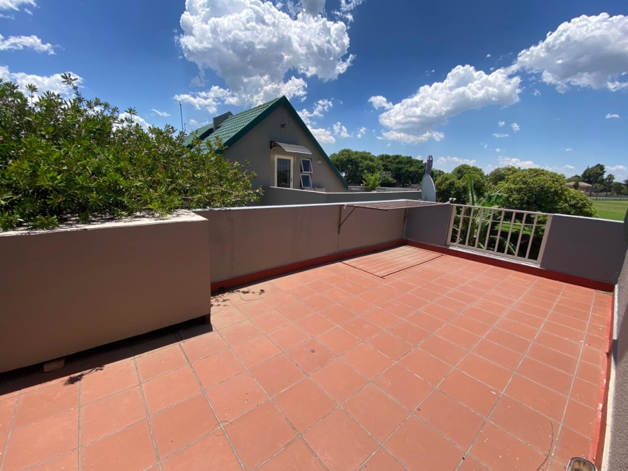 2 Bedroom Property for Sale in Weltevreden Park Gauteng