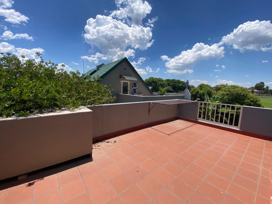 2 Bedroom Property for Sale in Weltevreden Park Gauteng