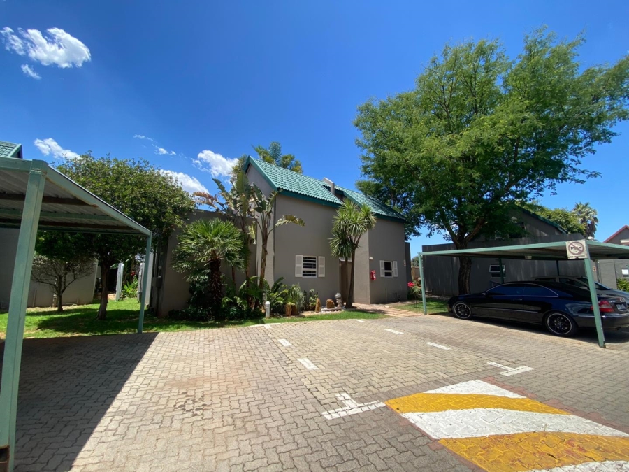 2 Bedroom Property for Sale in Weltevreden Park Gauteng