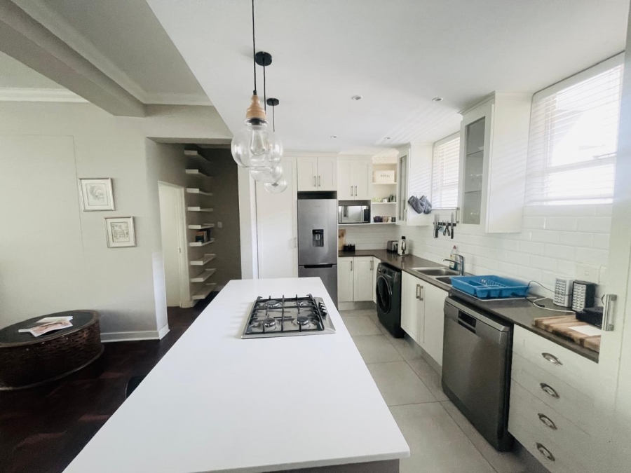 To Let 1 Bedroom Property for Rent in Rosebank Gauteng