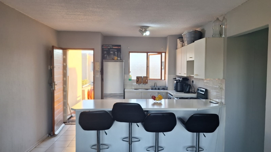 To Let 2 Bedroom Property for Rent in Weltevreden Park Gauteng