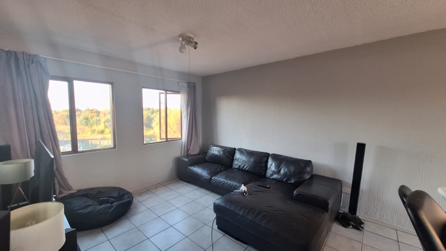 To Let 2 Bedroom Property for Rent in Weltevreden Park Gauteng