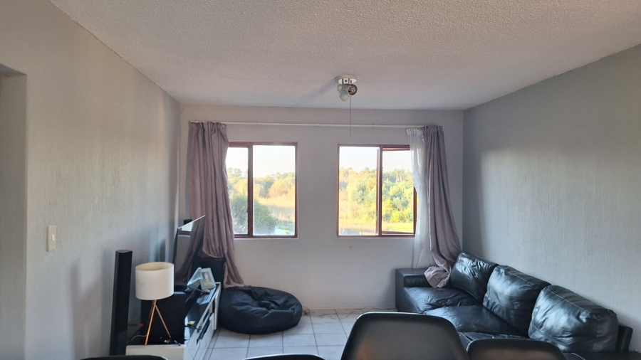 To Let 2 Bedroom Property for Rent in Weltevreden Park Gauteng