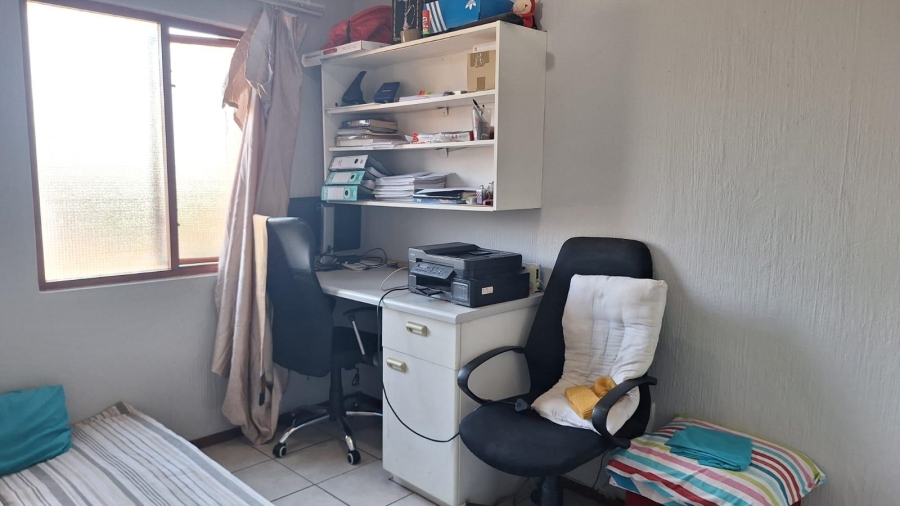 To Let 2 Bedroom Property for Rent in Weltevreden Park Gauteng