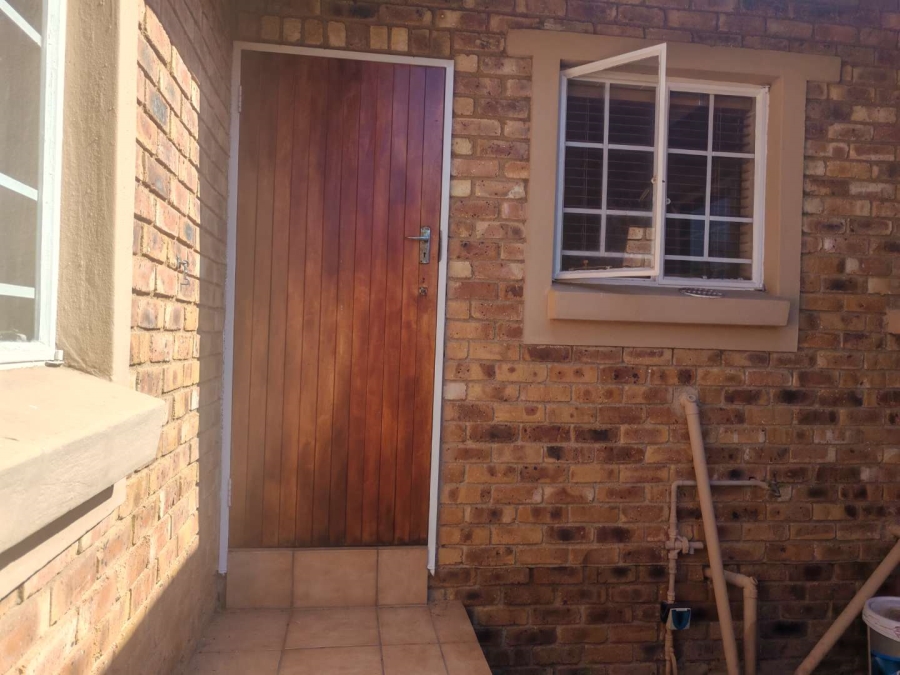 3 Bedroom Property for Sale in Rooihuiskraal North Gauteng
