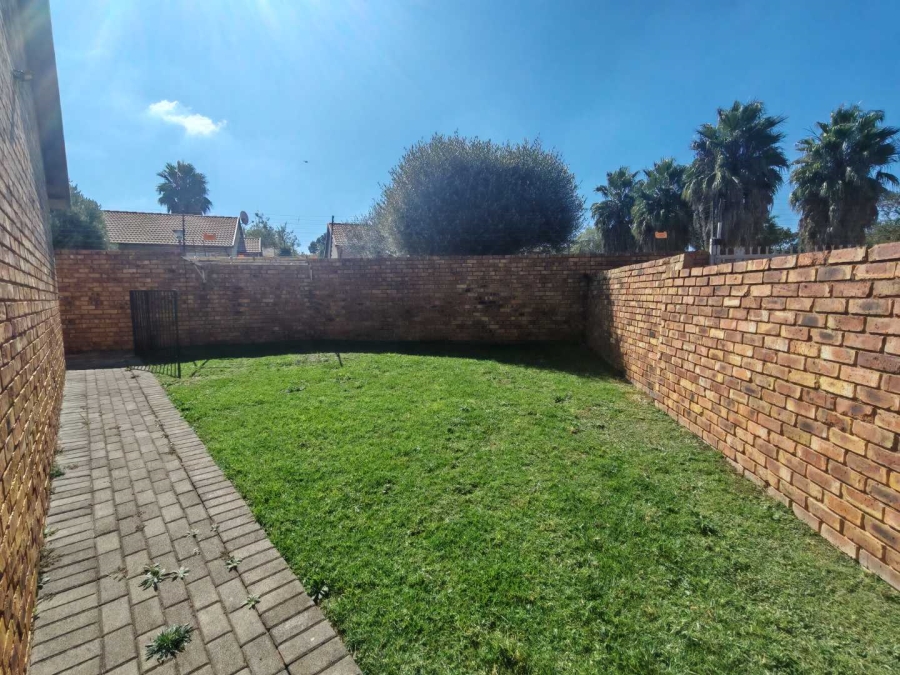 3 Bedroom Property for Sale in Rooihuiskraal North Gauteng