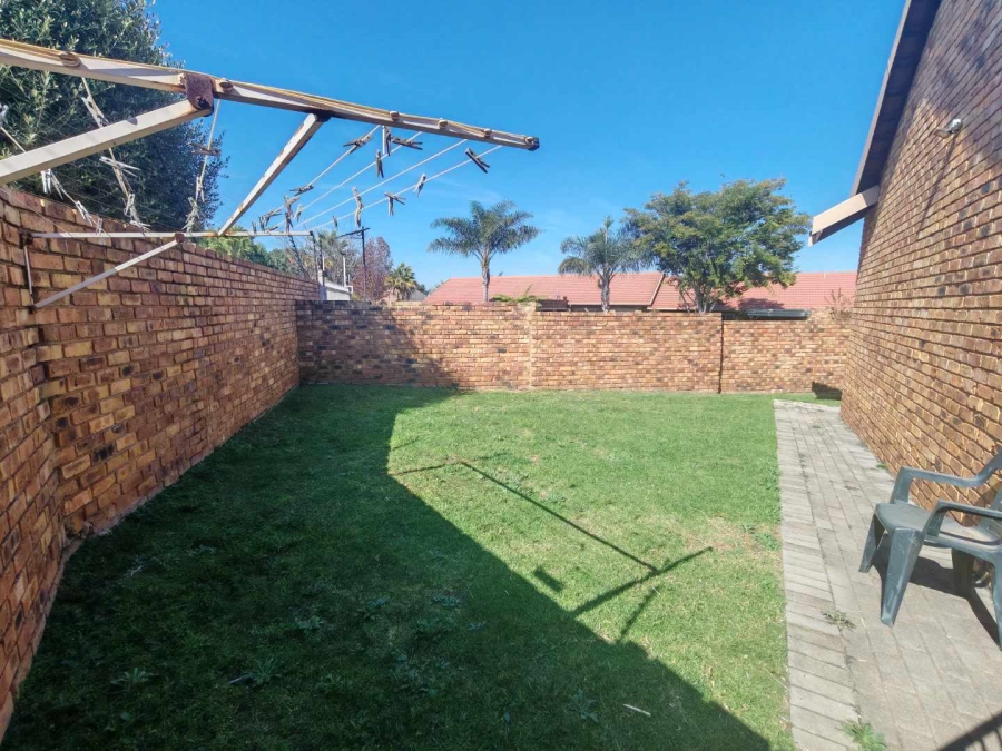 3 Bedroom Property for Sale in Rooihuiskraal North Gauteng