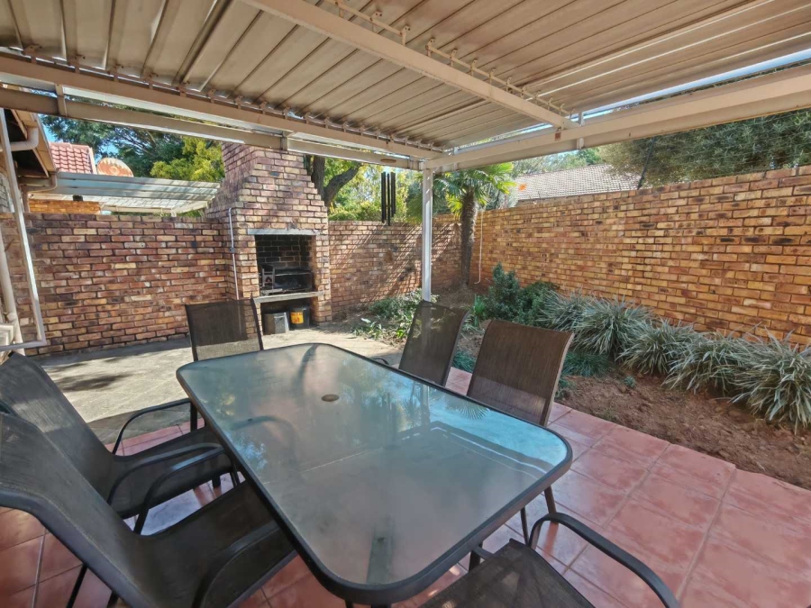3 Bedroom Property for Sale in Rooihuiskraal North Gauteng