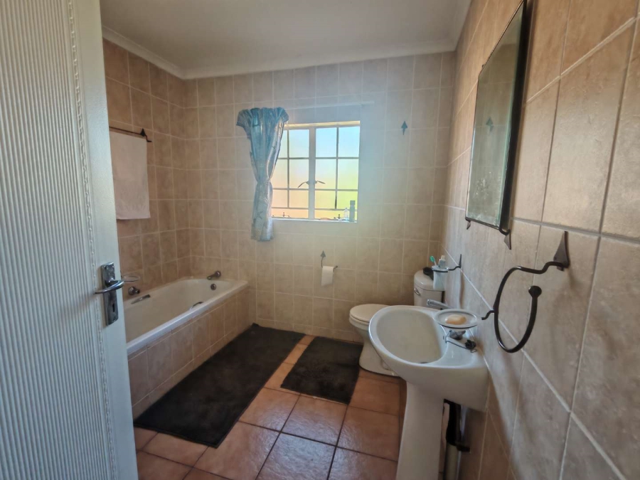 3 Bedroom Property for Sale in Rooihuiskraal North Gauteng