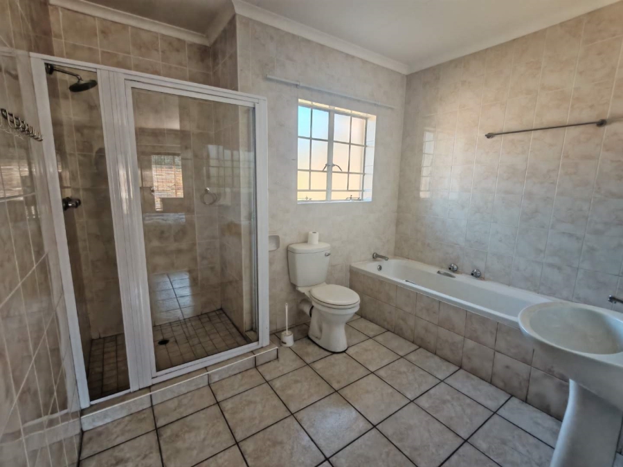 3 Bedroom Property for Sale in Rooihuiskraal North Gauteng