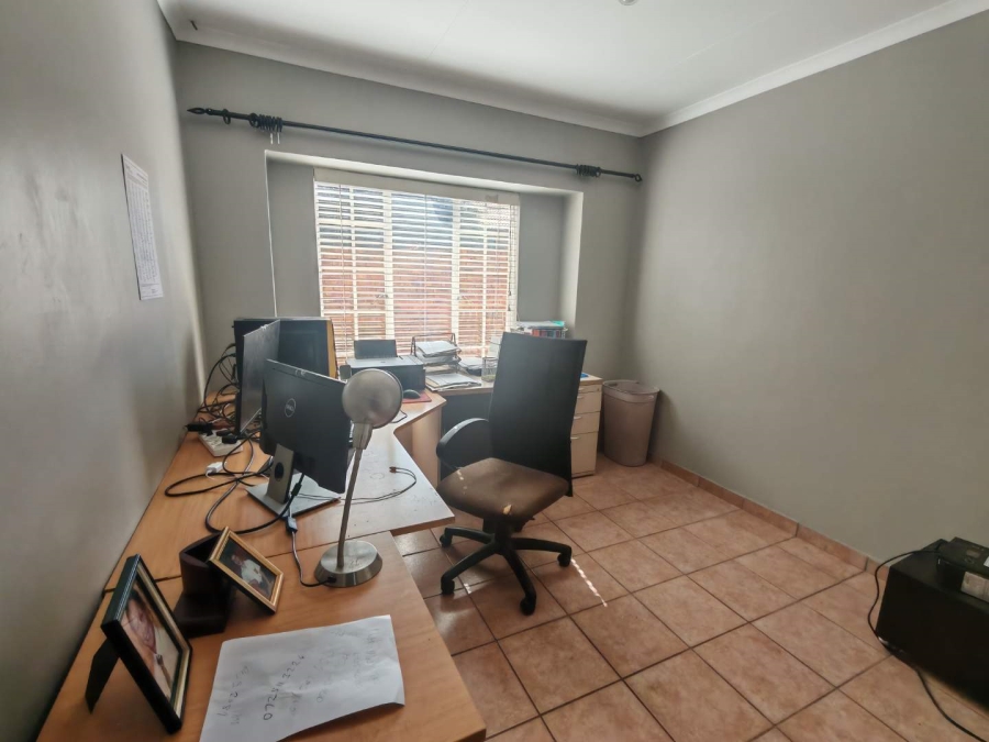 3 Bedroom Property for Sale in Rooihuiskraal North Gauteng