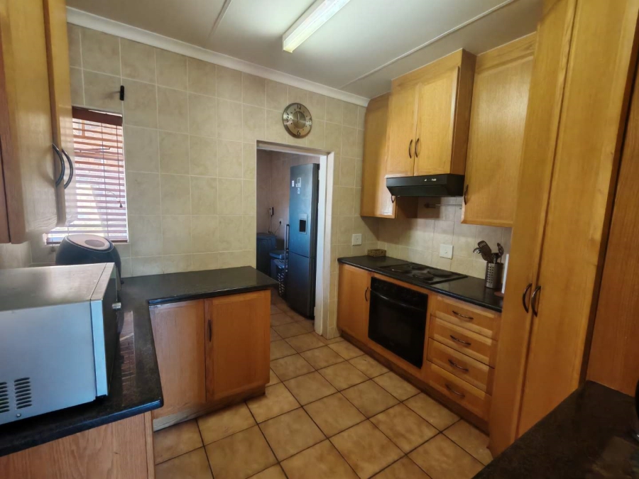 3 Bedroom Property for Sale in Rooihuiskraal North Gauteng