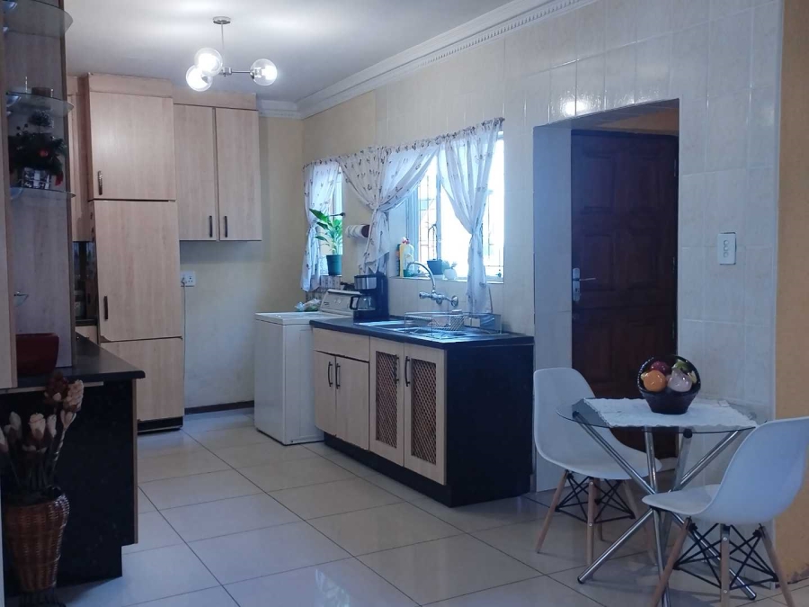 To Let 6 Bedroom Property for Rent in Silverton Gauteng