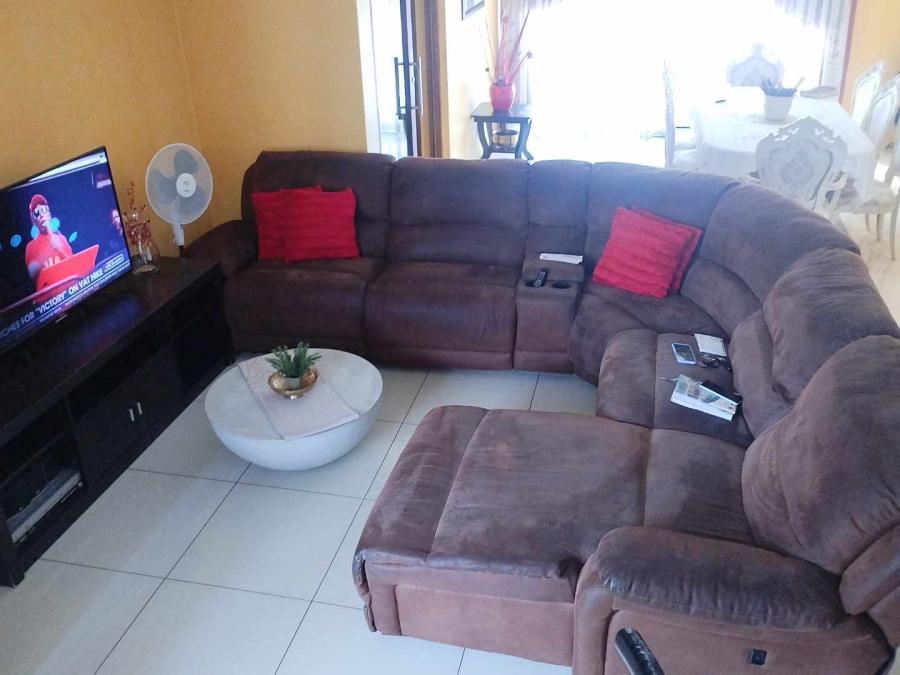 To Let 6 Bedroom Property for Rent in Silverton Gauteng