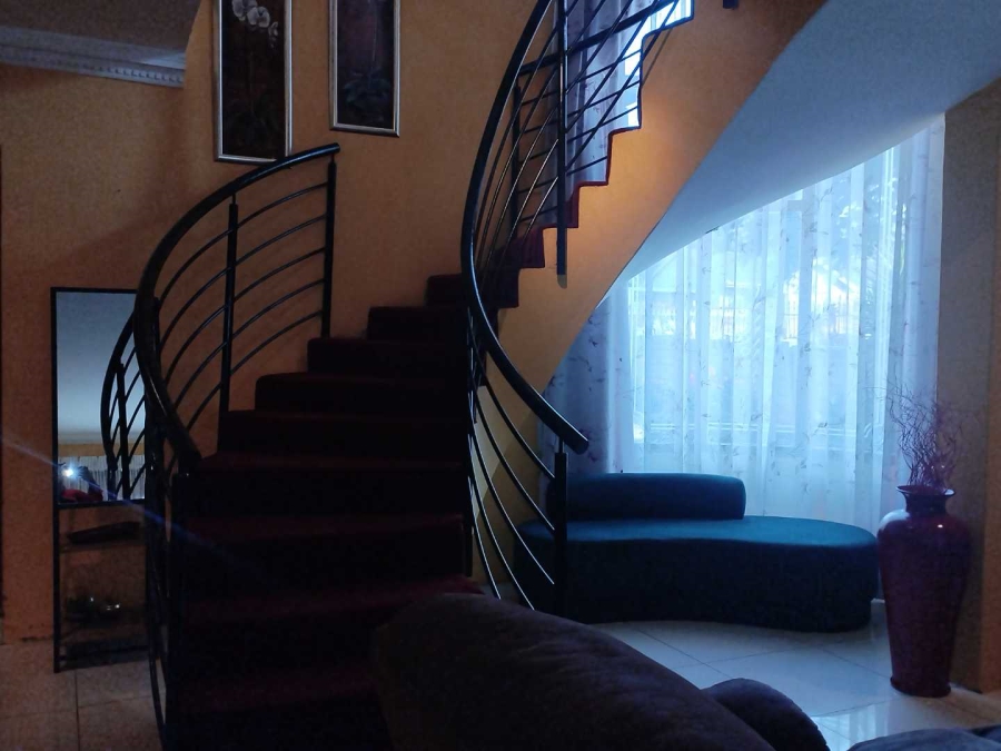 To Let 6 Bedroom Property for Rent in Silverton Gauteng