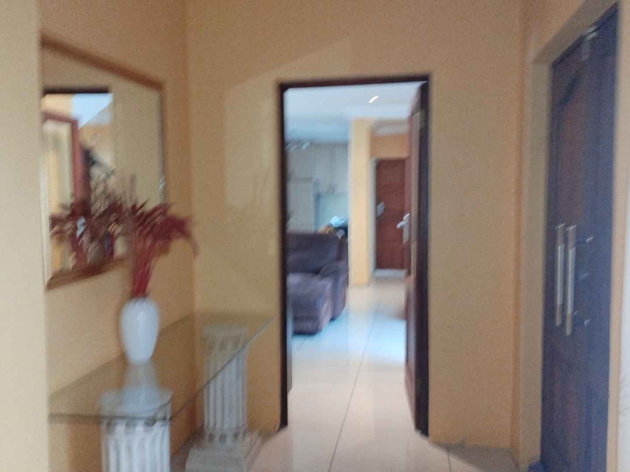 To Let 6 Bedroom Property for Rent in Silverton Gauteng