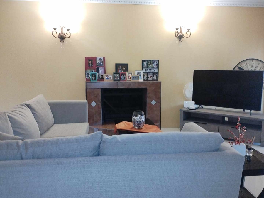 To Let 6 Bedroom Property for Rent in Silverton Gauteng